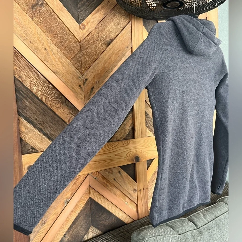 NIKE Hypernatural Therma Fit Women's Size XS Gray Pullover Hoodie